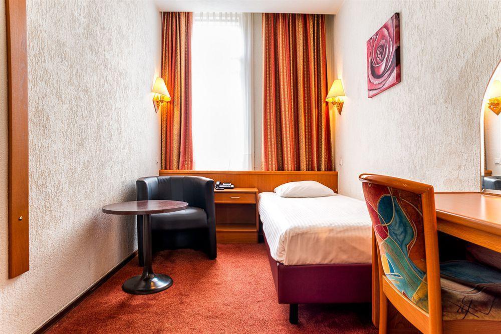 Owl Hotel Amsterdam Exterior photo